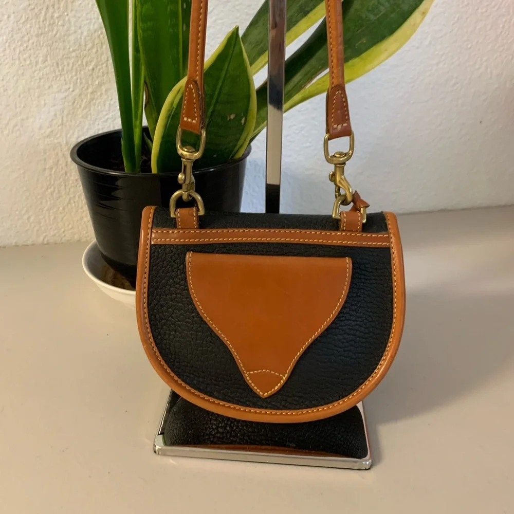 Dooney & Bourke VTG Cavalry Leather Mini Belt Bag /Crossbody Bag Black Brown AWL - Picture 2 of 10